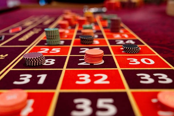 Mobile phone screen showing k200m Speed Blackjack betting interface with countdown timer and card feed